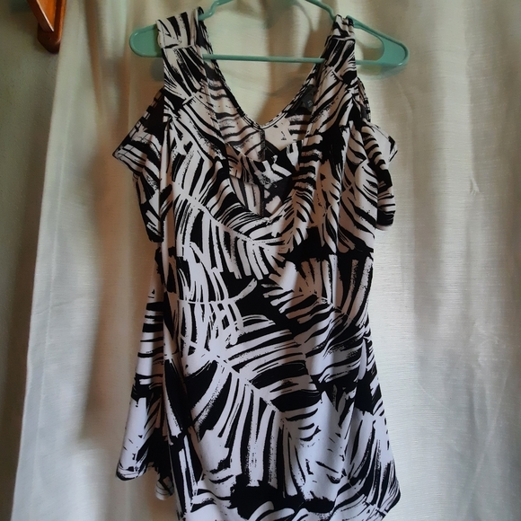Black&White Striped off shoulder blouse  *BOGO* - Picture 2 of 2